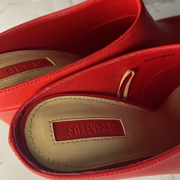 Forever 21 Red Mules Size 6 - Picture 5 of 9